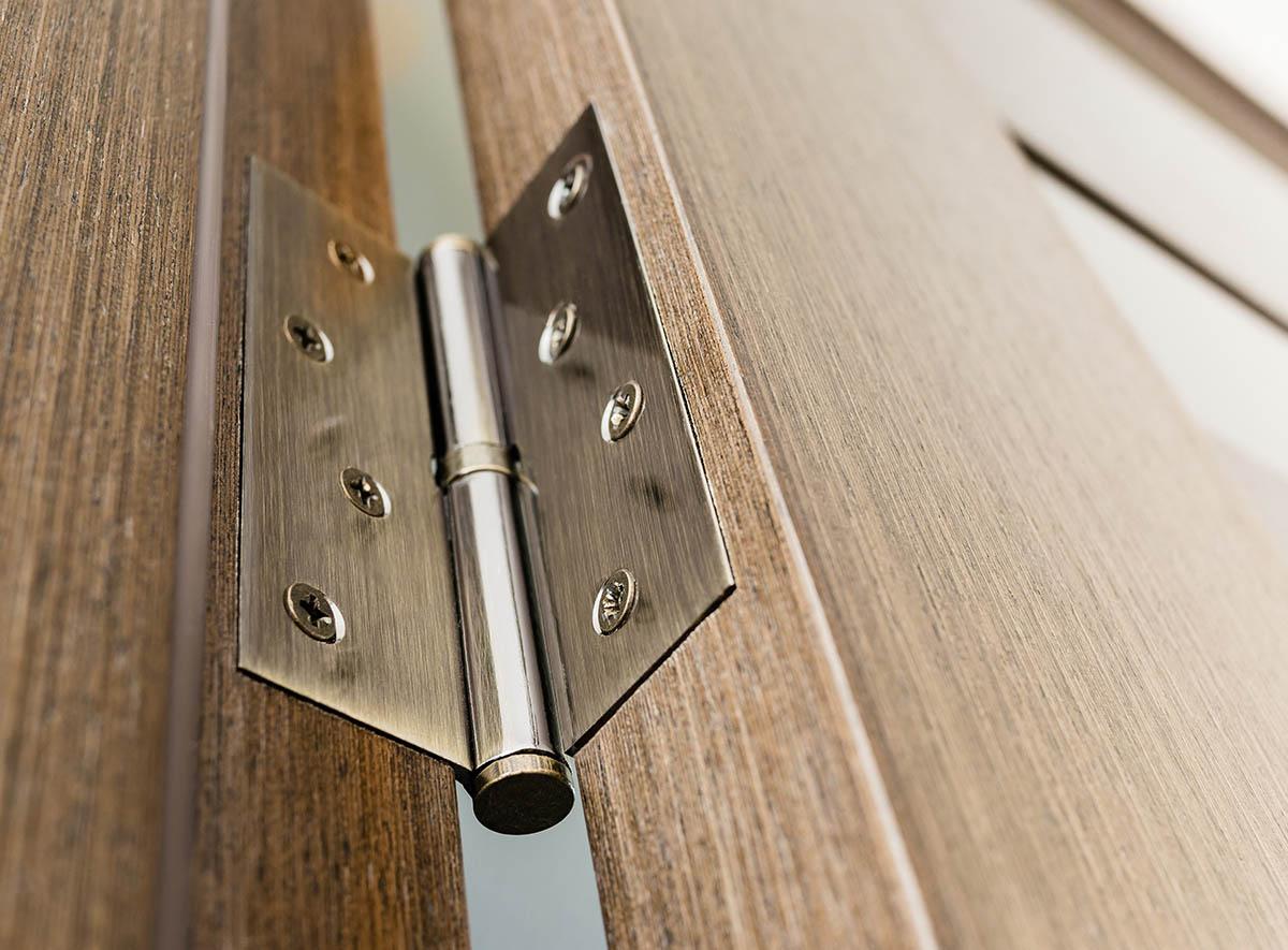Find local carpenter for door hinges services
