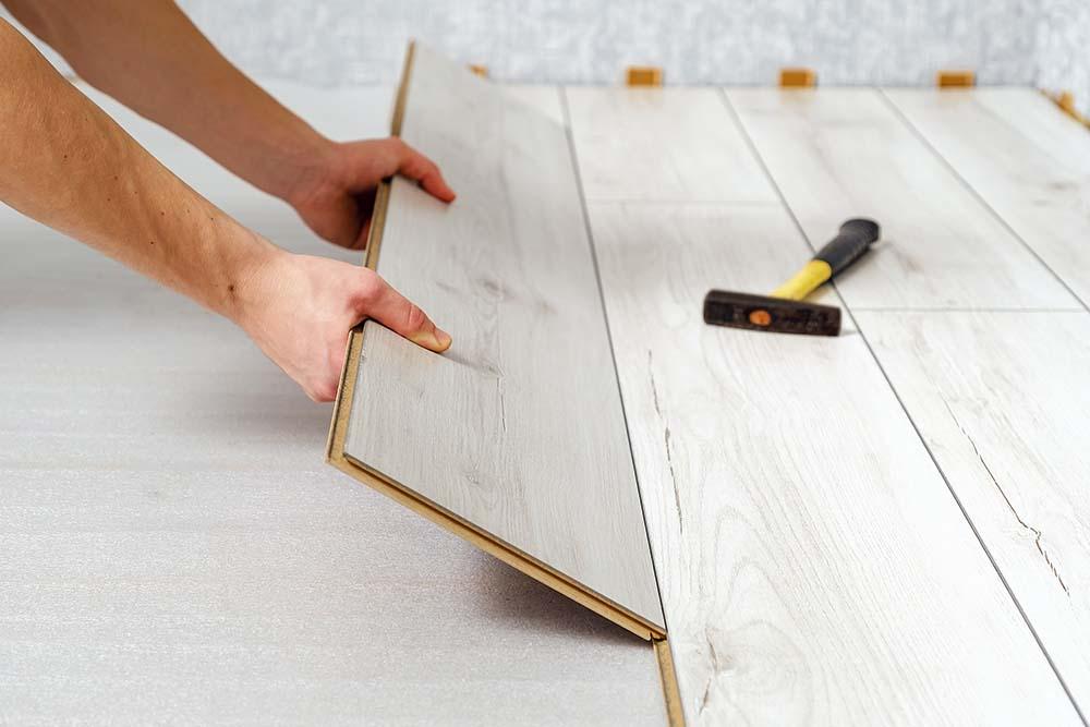 Find local carpenter for laminate flooring services